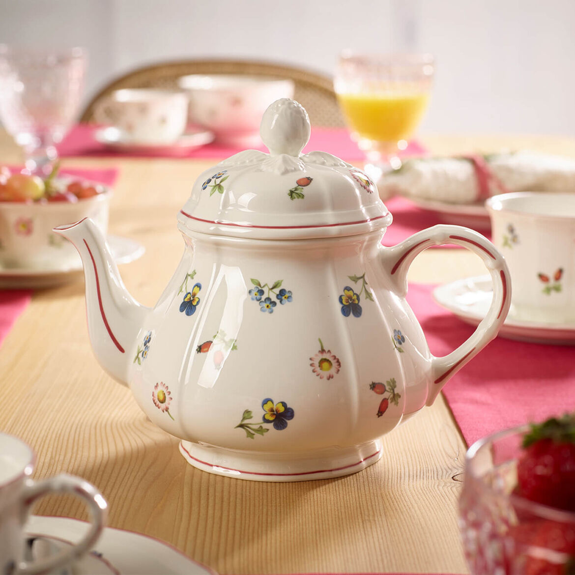 VILLEROY & BOCH Petite Fleur Teapot 1L Porcelain