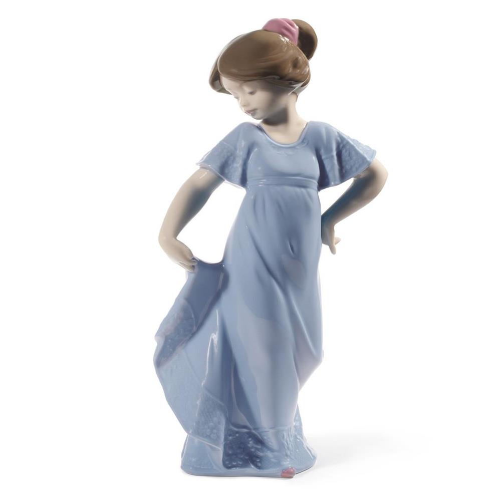 NAO Statue Cute Little Girl Figurine Special Edition 22cm Porcelain