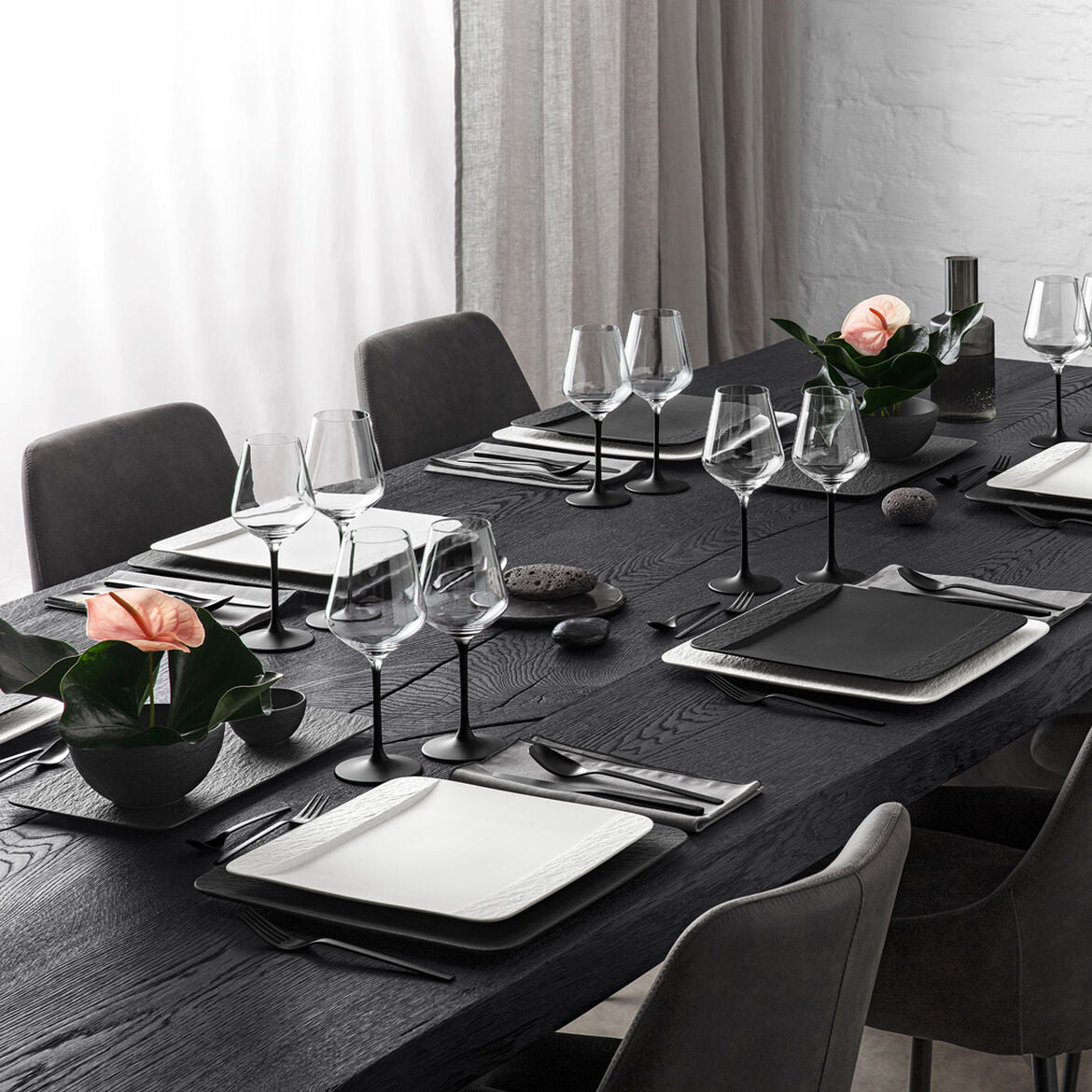 VILLEROY & BOCH Manufacture Rock Set 12 Pieces Crystal Glasses with Stem and Black Bottom