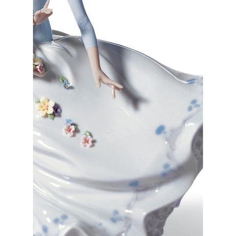 Lladró Figurina Donna Profumi Al Vento 28x20cm Porcellana