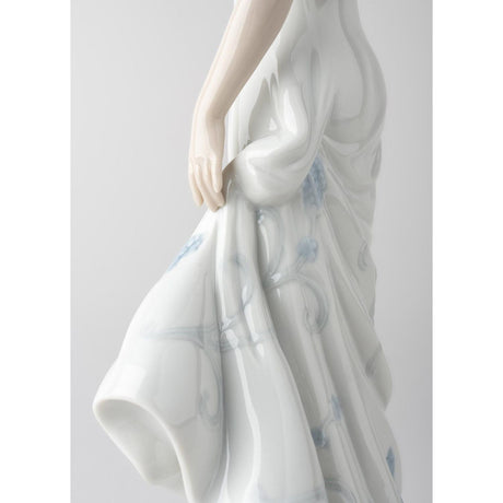 Lladró Figurina Donna Il Sussurro Dei Fiori 37x14cm Porcellana