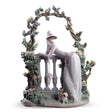 Scultura Donna dalla Balaustra Lladrò in porcellana decorata 49x36 cm