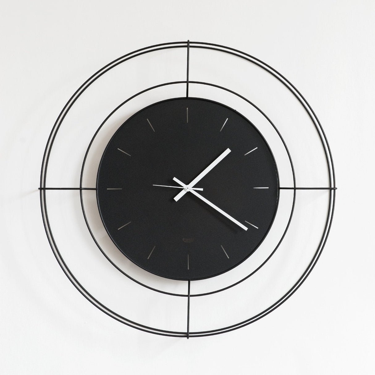 ARTI & MESTIERI Orologio da Parete Contemporaneo Nudo Piccolo Nero