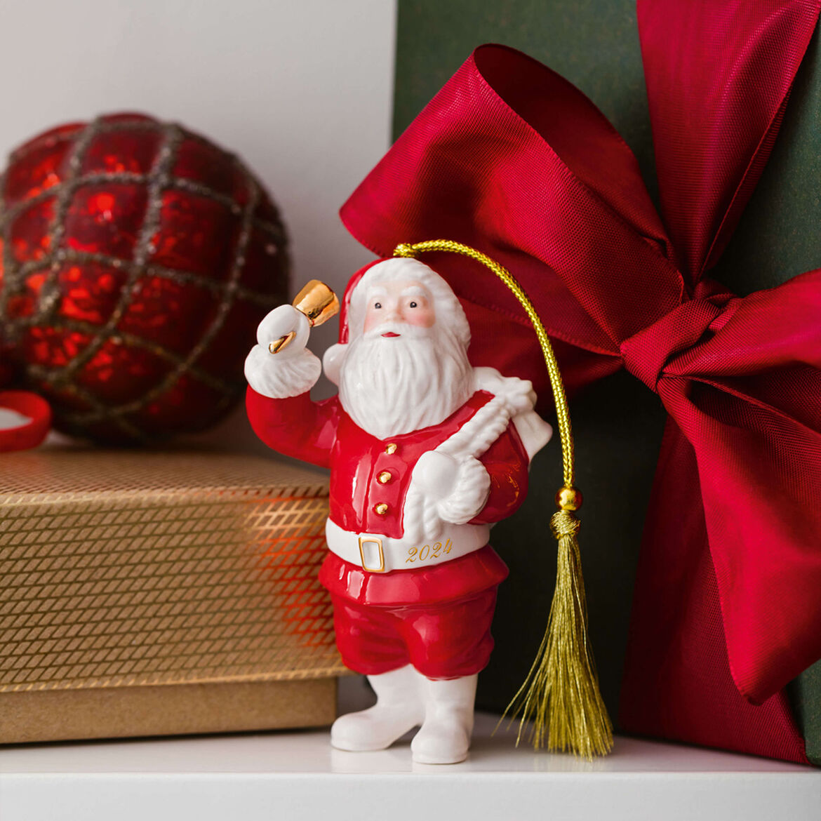VILLEROY & BOCH Annual Ornaments 2024 Addobbo per Albero di Natale Babbo Natale 10,5cm Porcellana