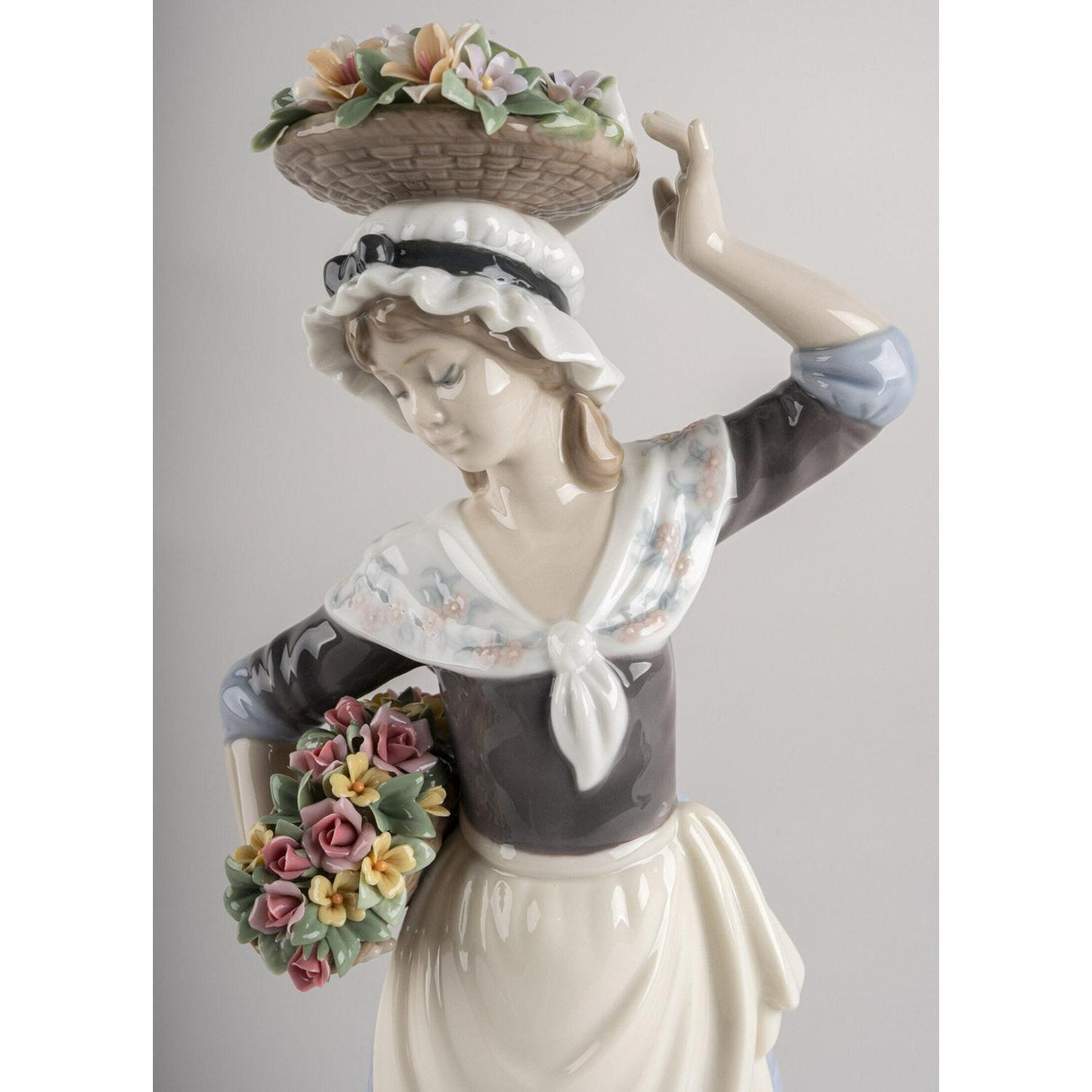 Lladró Scultura Raccolta di Fiori 29x14cm Porcellana