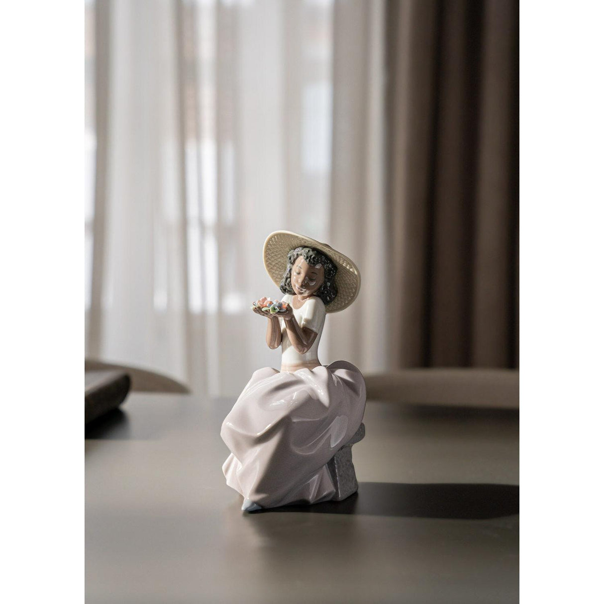 Lladró Figurina Ragazza Dolce Fragranza 19x9cm Porcellana