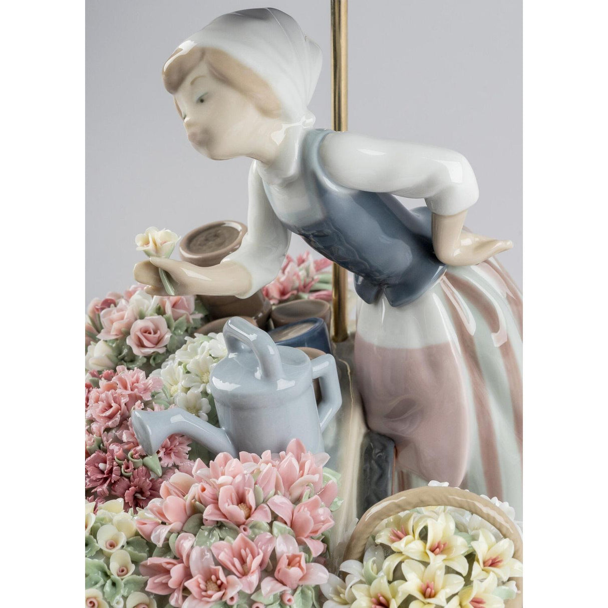 Lladró Scultura Donna Fioraia 30x27cm Porcellana