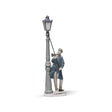 Lladró Figurina L'Uomo Dei Lampioni 48x14cm Porcellana