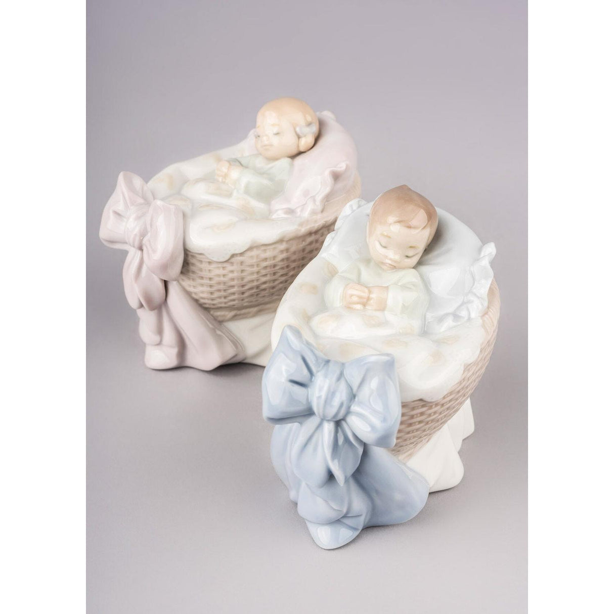 LLADRO' Figurina Bimbo Un Regalo Dal Cielo 9x7cm Porcellana