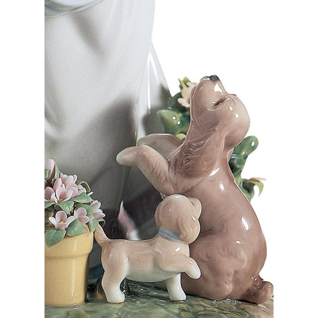 Lladró Figurina Bimba Coccole in Giardino 22x12cm Porcellana