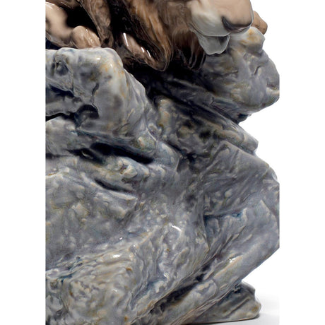 Lladró Figurina Leone in Agguato 29x31cm Porcellana