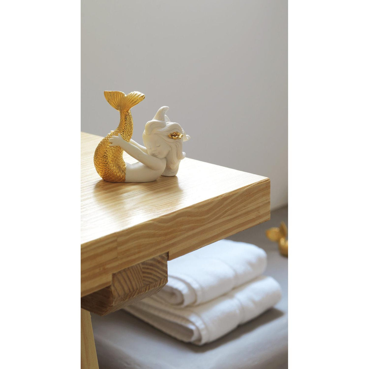 LLADRO' Figurina Sirena Giocando con Il Mare Lustro Oro 10x12cm Porcellana