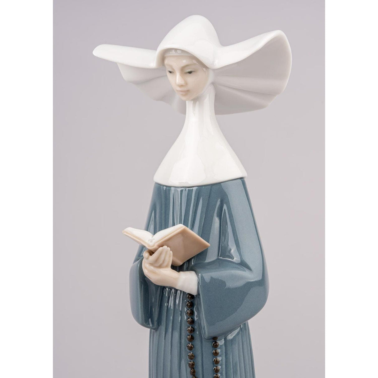 Lladró Figurina Suora Che Legge Azzurra 27x7cm Porcellana