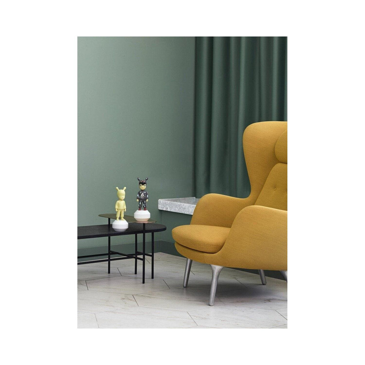 LLADRO' Figurina The Yellow Guest Modello Piccolo 30x11cm Porcellana