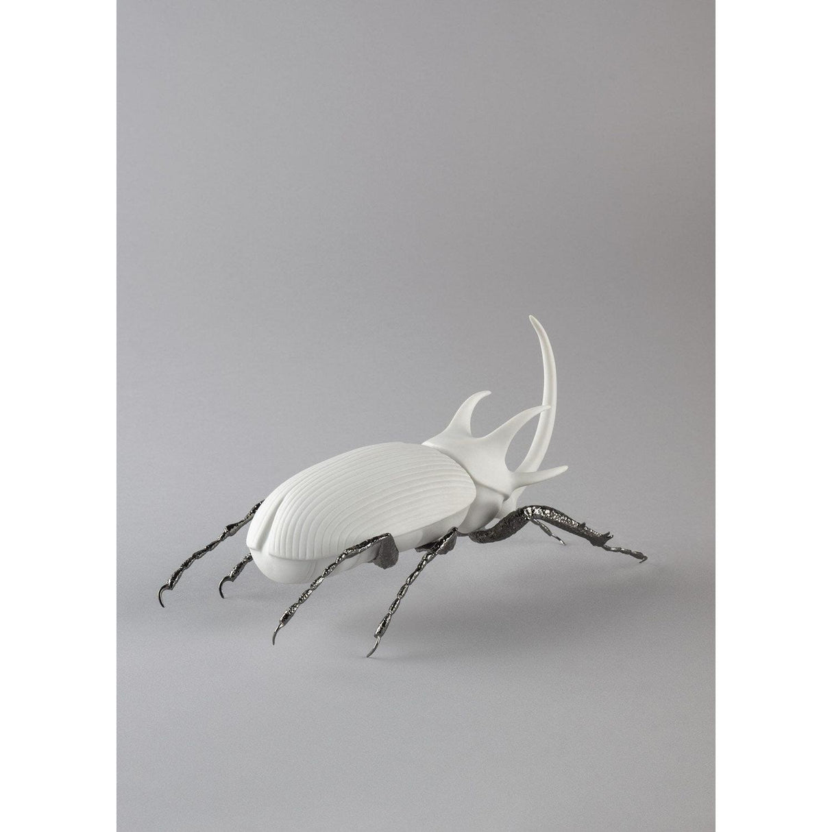 LLADRO' Scarabeo Rinoceronte Bianco Opaco 12x26cm Porcellana