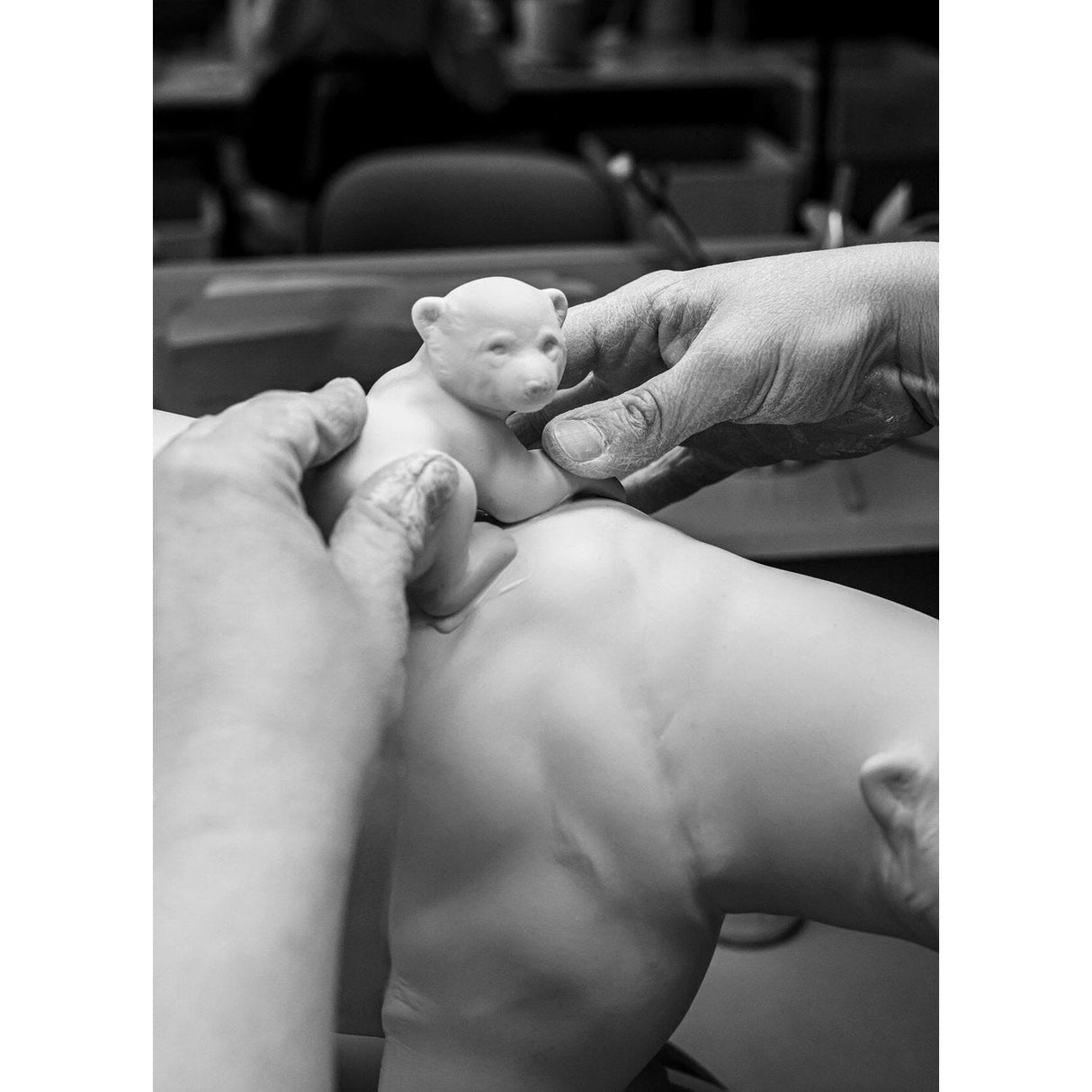 LLADRO' Scultura Mamma Orsa e I Suoi Piccoli Underwater 25x39cm Porcellana