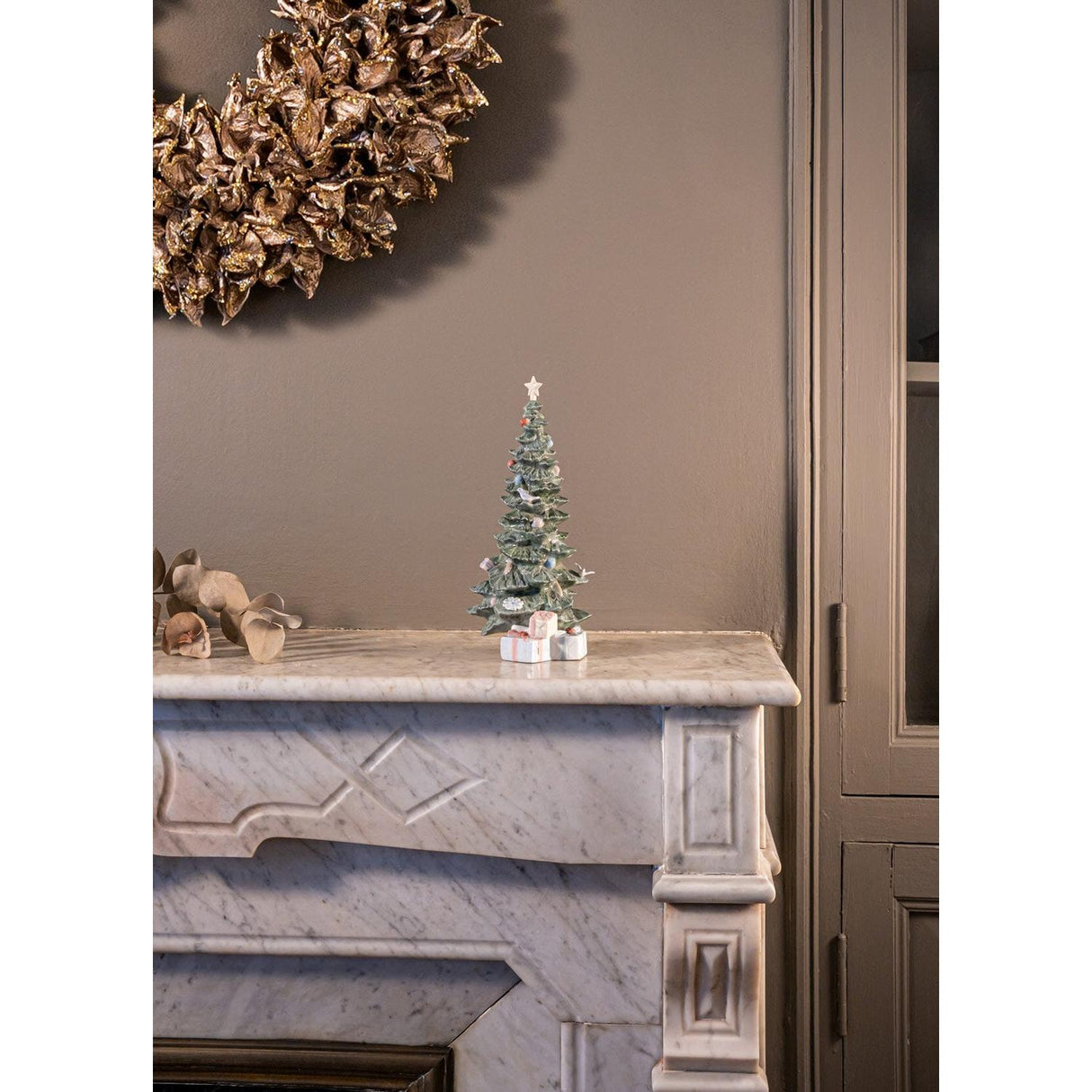 Lladró Figurina Albero di Natale con Regali 26x11cm Porcellana
