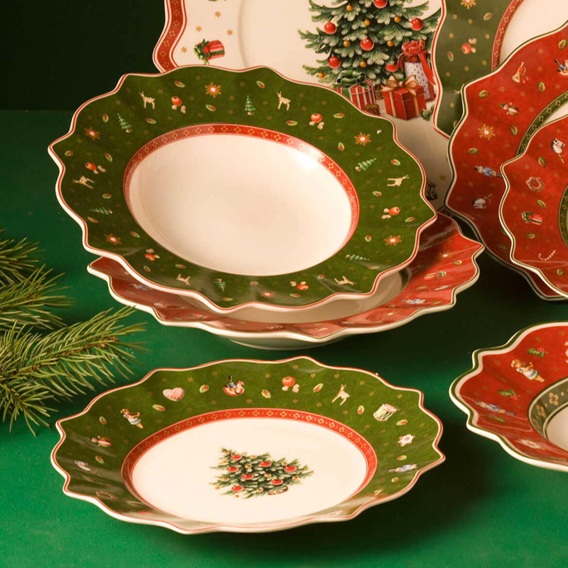 VILLEROY &amp; BOCH Toy's Delight Green Breakfast Plate 24cm Christmas Table
