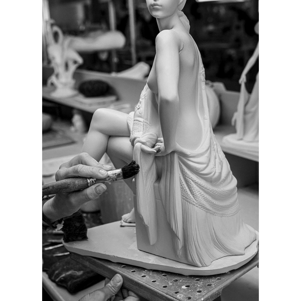 Lladró Figurina Donna Nudo con Scialle Lustro Argento 43x30cm Porcellana