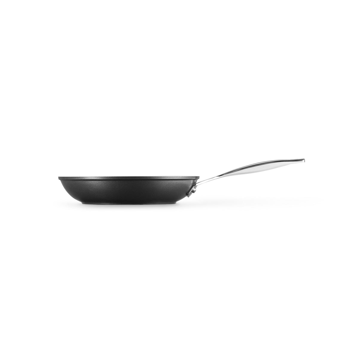 LE CREUSET Padella Bassa Manico Lungo Antiaderente 22cm Alluminio