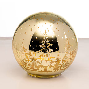 Sfera natalizia LED Noel in vetro dorato con paesaggio innevato 14,5 cm