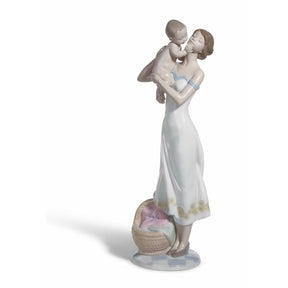 Statuina Amore Incondizionato Lladrò in porcellana con fiori 31 cm